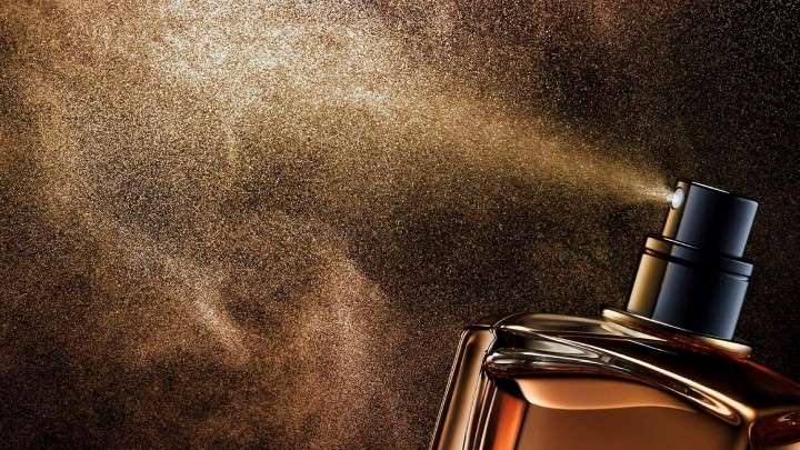 چه عواملی که بر ماندگاری عطر تأثیر می‌گذارند؟