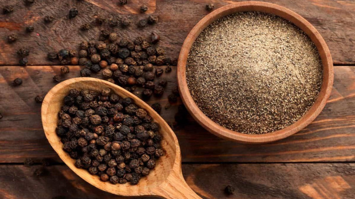 روش نگهداری از فلفل سیاه کاشته شده در گلدان