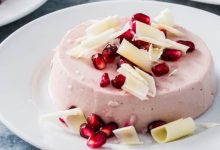 طرز تهیه کرم انار مخملی؛ دسر شب یلدا با بافت رستورانی