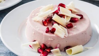 طرز تهیه کرم انار مخملی؛ دسر شب یلدا با بافت رستورانی