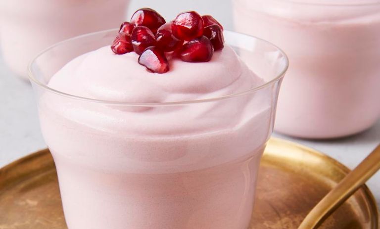 طرز تهیه موس انار؛ دسر خوشرنگ شب یلدا