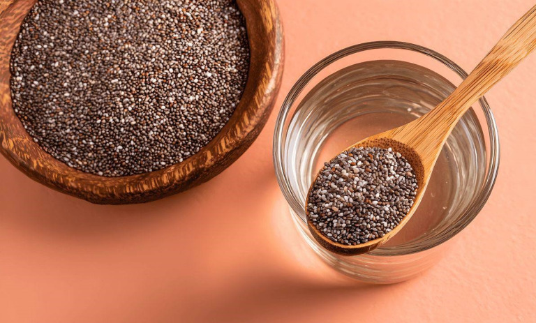 روش صحیح شستن و خیساندن دانه چیا قبل از مصرف؛ بدون تلخی