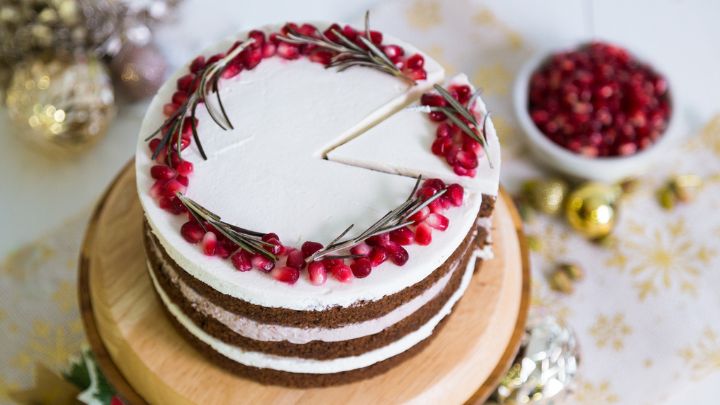 کیک انار مخصوص شب یلدا کیک انار مخصوص شب یلدا