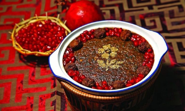 طرز تهیه آش انار تهرانی