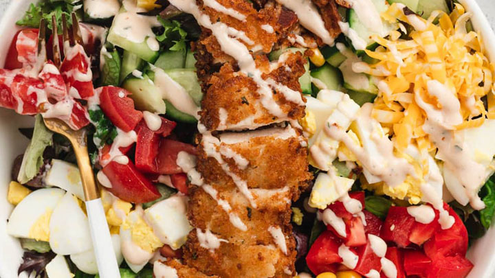 نکات و فوت‌وفن های طرز تهیه سالاد مرغ سوخاری