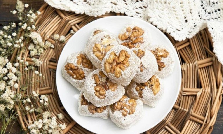 طرز تهیه باسلوق گردویی به روش بازاری+ نکات و فوت‌وفن ها