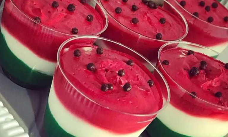 طرز تهیه فرنی بستنی سه رنگ؛ با طرح هندوانه برای شب یلدا