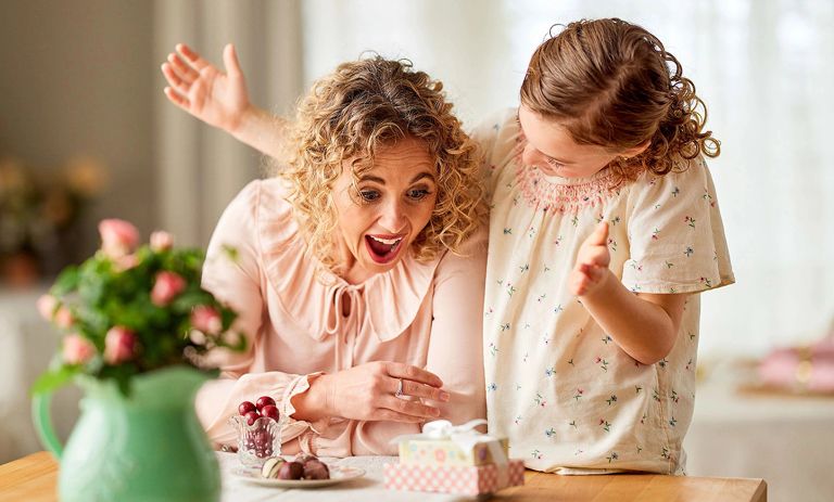 24 پیشنهاد شگفت انگیز و خاص هدیه برای روز مادر (روز زن) 1404