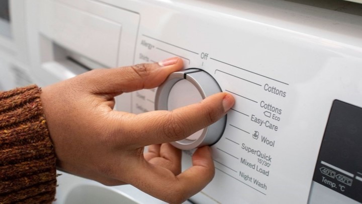 تنظیمات مناسب ماشین لباسشویی برای شستن هودی تنظیمات مناسب ماشین لباسشویی برای شستن هودی