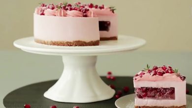 طرز تهیه چیزکیک مغزدار با لایه ژله اناری؛ دسر ویژه یلدایی