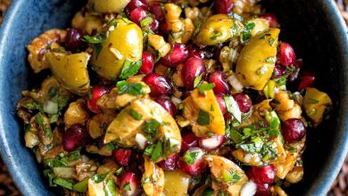 طرز تهیه سالاد انار و زیتون؛ مخصوص شب یلدا