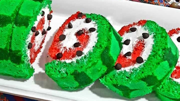 نکات و فوتوفن های طرز تهیه کیک رولت هندوانهای نکات و فوتوفن های طرز تهیه کیک رولت هندوانهای