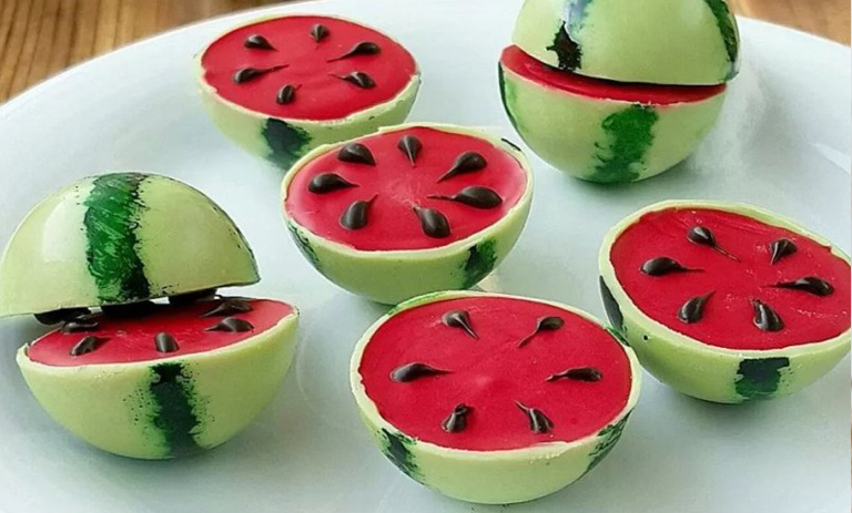 طرز تهیه شکلات هندوانهای ویژه پذیرایی در شب یلدا