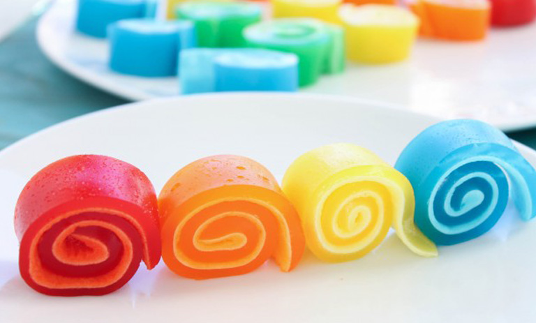 ژله رولی (رولتی) با بستنی؛ ساده و مجلسی برای شب یلدا