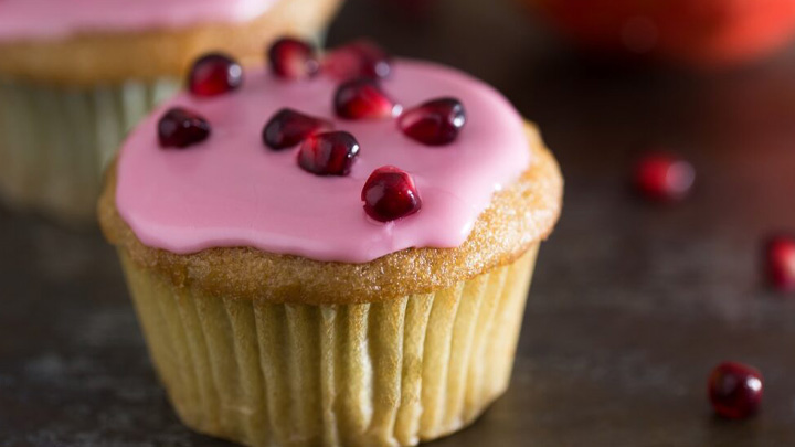 نکات و فوتوفن های طرز تهیه کاپ کیک انار نکات و فوتوفن های طرز تهیه کاپ کیک انار