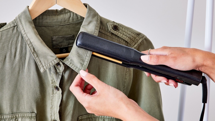 استفاده از دستگاه صافکننده مو برای چروگ لباس استفاده از دستگاه صافکننده مو برای چروگ لباس