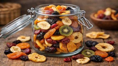 8 ترفند برای جلوگیری از چسبیدن میوه‌های خشک به هم