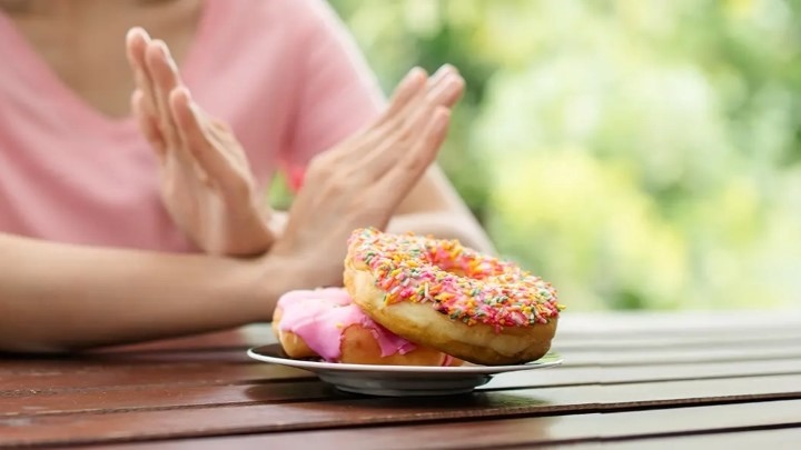 چگونه میل به شیرینی‌ها را در زمان استرس را کنترل کنیم؟