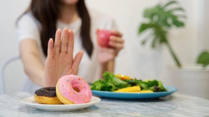 چگونه میل به شیرینی‌ها را در زمان استرس را کنترل کنیم؟