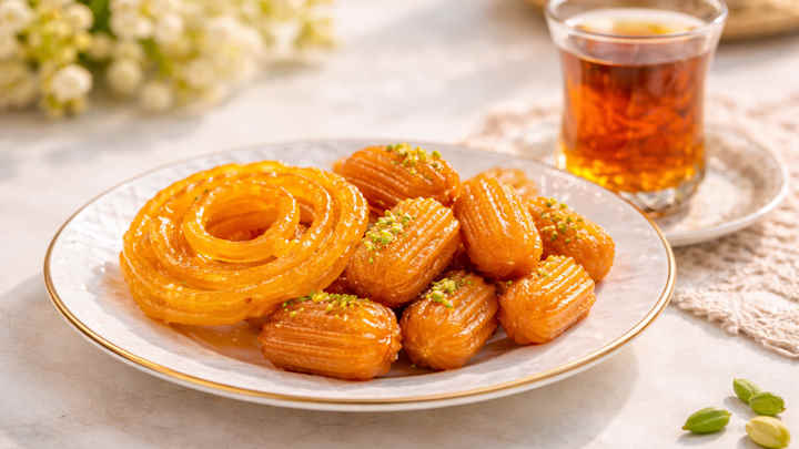 نکات و فوت‌وفن های طرز تهیه زولبیا و بامیه به روش بازاری