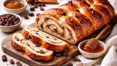 طرز تهیه نان چالای کشمش و دارچین؛ خانگی و خوش‌عطر