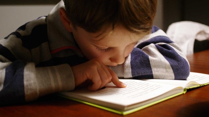 راهکارهای علاقه‌مند کردن کودکان به کتاب‌ خواندن