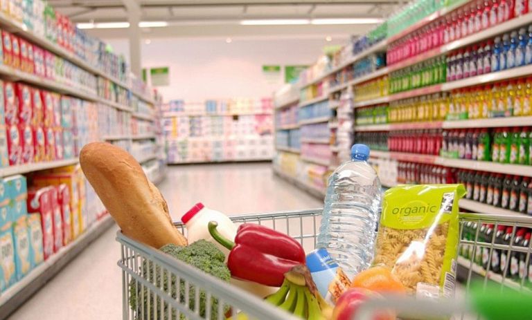 الزام شهروندان به خرید تا سقف کامل اعتبار ممنوع است