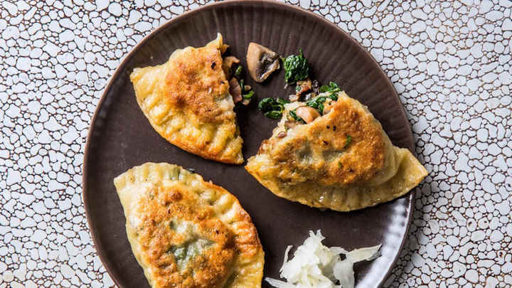 طرز تهیه پیراشکی مرغ و اسفناج