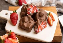 طرز تهیه اسنک ماست و توت فرنگی برای عصرانه