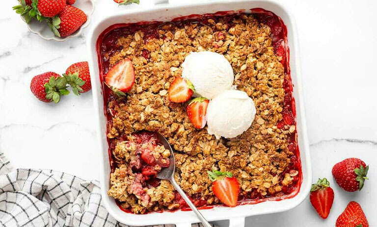 طرز تهیه دسر رژیمی با توت فرنگی؛ مناسب ورزشکاران