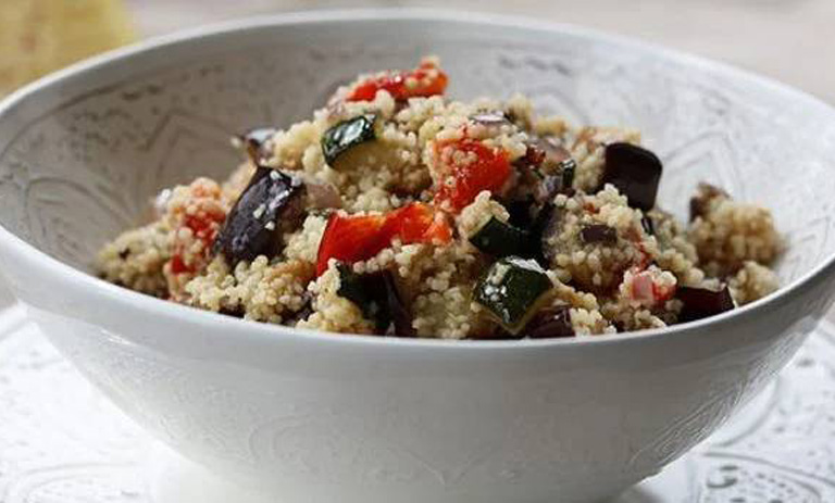 طرز تهیه خوراک باقلا بادمجان به روش یونانی