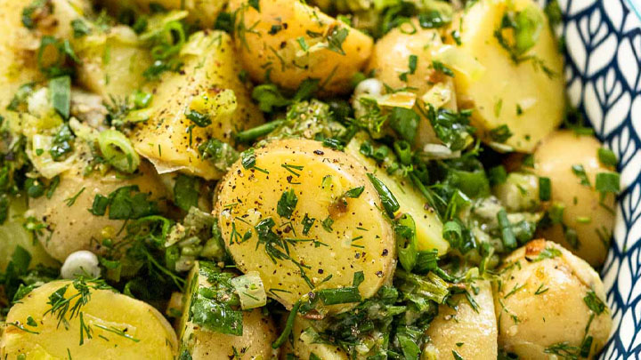 نکات و فوت‌وفن‌ های طرز تهیه سالاد سیب‌زمینی و تره فرنگی