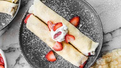 طرز تهیه کرپ توت فرنگی خامه برای صبحانه