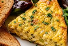 طرز تهیه کوکوی مرغ و تره فرنگی؛ مناسب شام سبک
