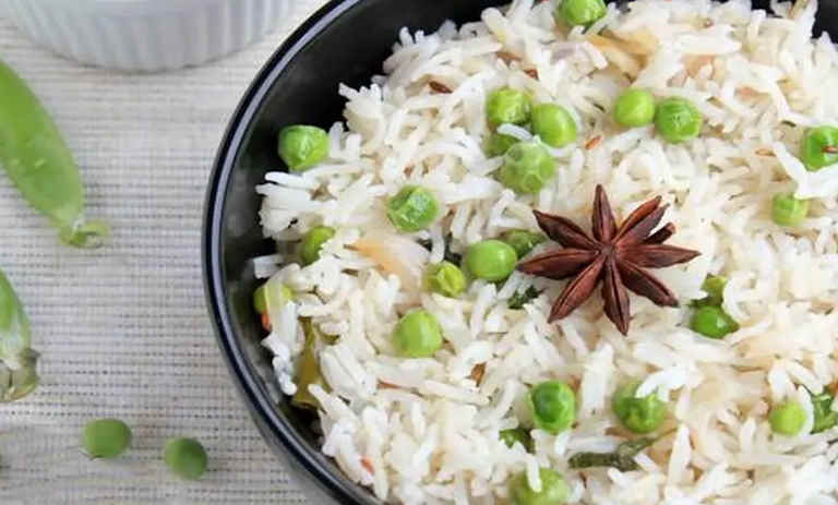 طرز تهیه زیره پلو با نخودفرنگی؛ پلویی خوش‌عطر و متفاوت