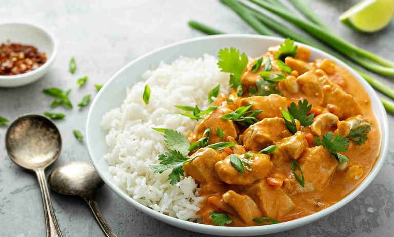 طرز تهیه مرغ دوغی نرم و آبدار؛ ساده با طعمی بی‌نظیر