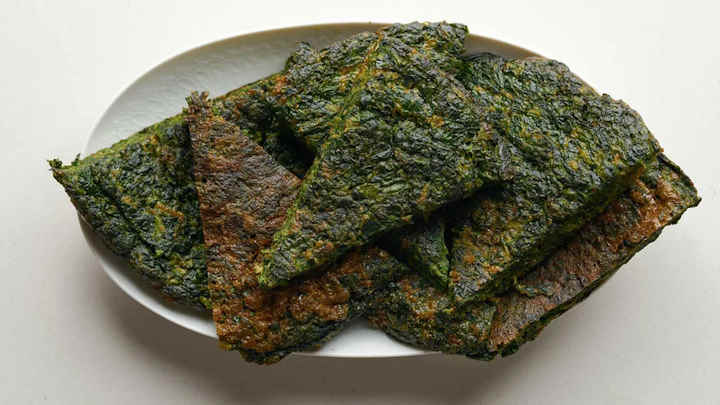 طرز تهیه کوکوی تره فرنگی و پیازچه در فر