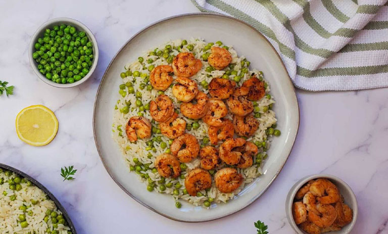 طرز تهیه میگو پلو با نخودفرنگی؛ خوشمزه و آسان