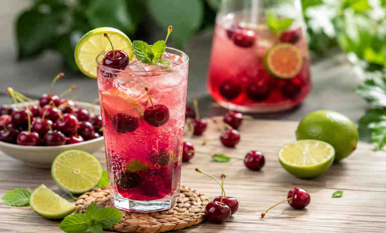 طرز تهیه لایم چری آلبالو به سبک کافی‌شاپی