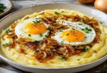 پوره سیب زمینی با پیاز داغ و تخم مرغ؛ خوشمزه و مقوی
