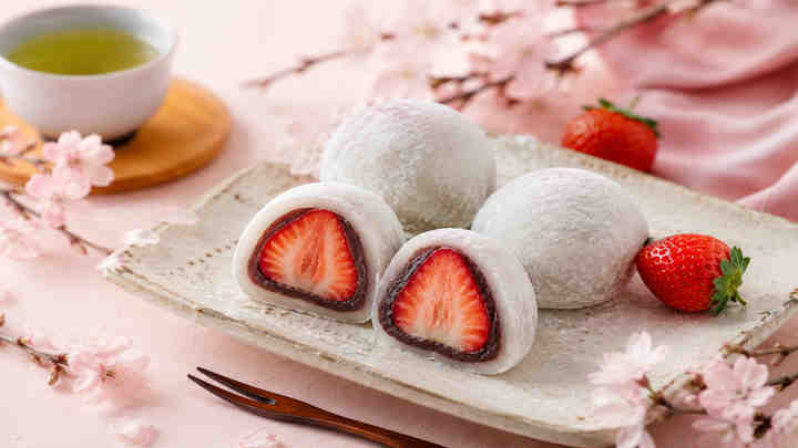 طرز تهیه موچی توت فرنگی به روش بخارپز