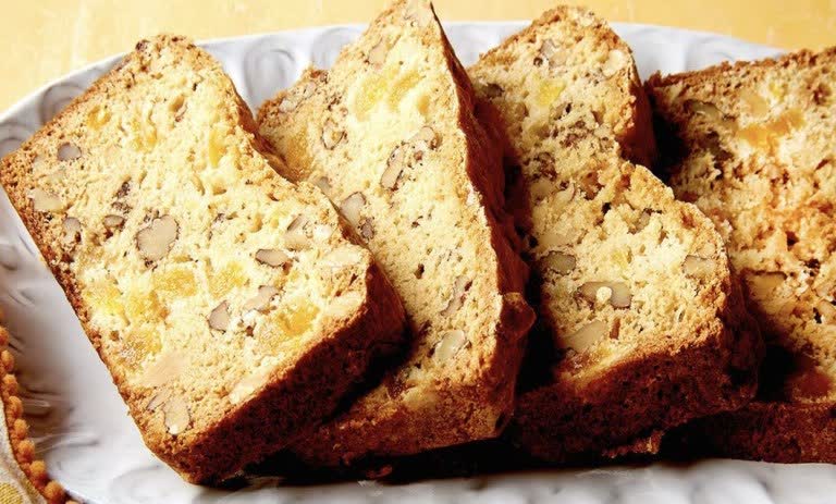 طرز تهیه نان زردآلو برای صبحانه و عصرانه؛ نرم و خوشمزه
