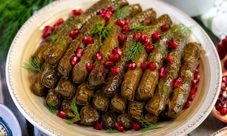 طرز تهیه دلمه آذربایجانی با برگ مو؛ به روش سنتی و اصیل