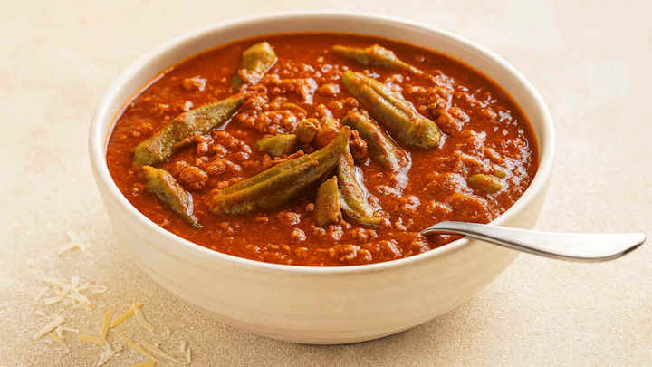 طرز تهیه خورشت بامیه با لپه و مرغ