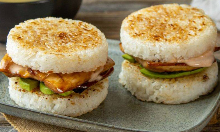 طرز تهیه برگر برنج (رایس برگر)؛ برگر خوشمزه و متفاوت