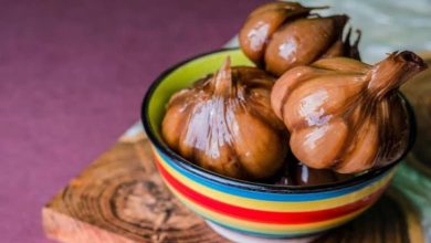 10 فوت‌وفن طلایی برای خوشمزه‌تر شدن سیر ترشی
