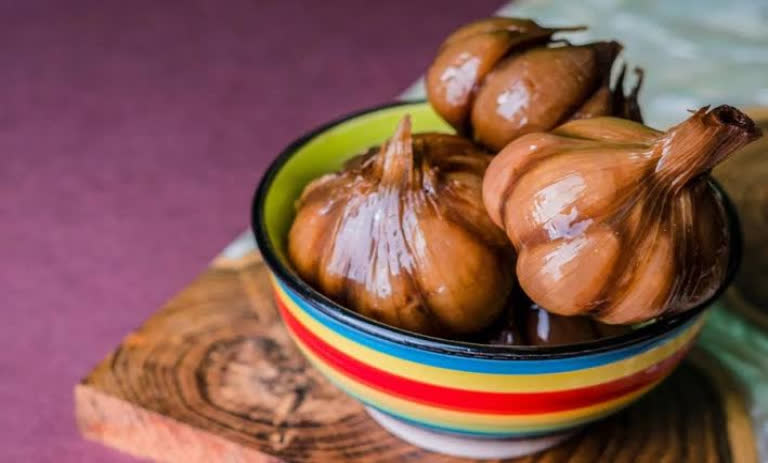 10 فوت‌وفن طلایی برای خوشمزه‌تر شدن سیر ترشی
