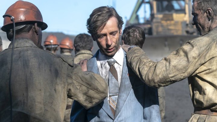 چرنوبیل (Chernobyl) از مینی‌سریال‌های HBO که تک‌تک قسمت‌هایشان یک شاهکار هنری است
