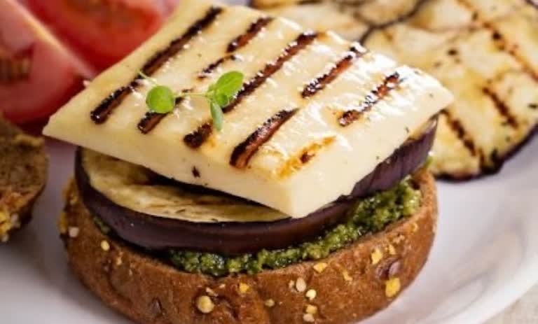 پنیر کبابی با بادمجان و کدو+ فوت‌وفن گریل کردن حرفه‌ای
