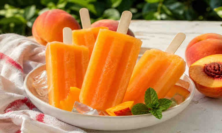 طرز تهیه بستنی یخی هلو؛ خنک و خوشمزه برای تابستان